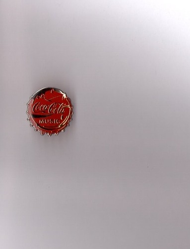 Pin capsule coca - pin's,