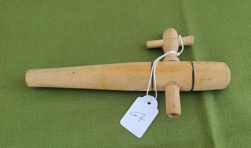 Ancien petit robinet - petit, bois