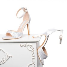 Talons de mariée en satin 9