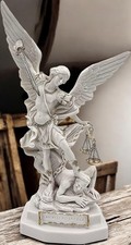 Statue de Saint Michel 22 cm en marbre résine avec épée et balance
