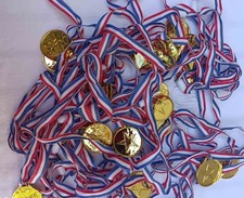 lot de 24 médailles fantaisies dorées ruban bleu blanc rouge