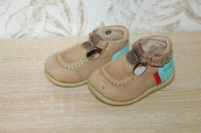 Chaussures sandales montantes été boucles bébé marque Kickers pointure 18