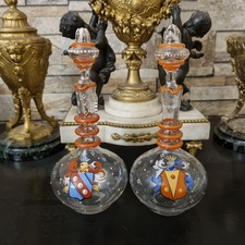 2 CARAFES AUX ARMOIRIES