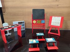 Lot Accessoires école Barbie Vintage Années 90 – Bureau, Tableau, Armoire...