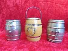 3 Belles Vieux Tirelires Fûts Métal Et Bois