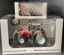 UNIVERSAL HOBBIES, MASSEY FERGUSON 8S.285 avec Bumper - 30e Beursmodel Schaal...