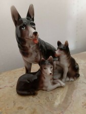 RARE figurine groupe sujet animalier de chien husky ? et 2 chiots en porcelaine