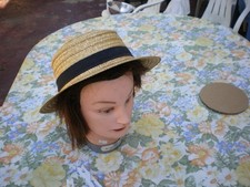 ancien chapeau de paille avec ruban noir acessoire vintage