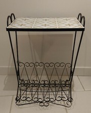 Ancienne desserte porte revues ou vinyles vintage 1950 fer forgé noir carrelage 