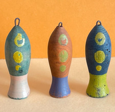 JOUETS ANCIENS - LOT 3 QUILLES POISSON - PIECES JEU DES ANNEAUX PECHE - H 8,5CM