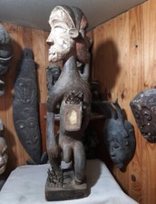 MAGNIFIQUE FÉTICHE A CLOUS (58 cm) DES KONGO/YOMBE DE L’ANCIEN ZAIRE, 1970/80