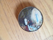 ancien poudrier image lourde