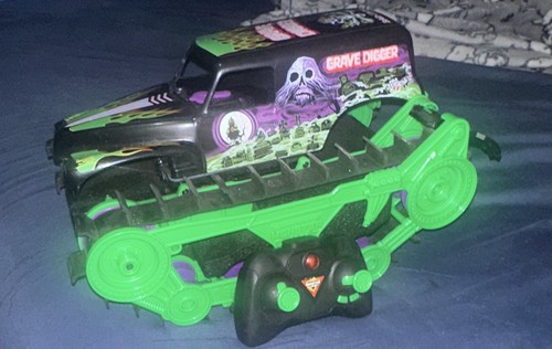 Monster jam grave digger trax - monster,