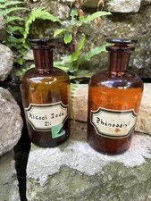 Anciens  pots  flacons à pharmacie en verre de couleur ambre