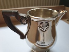 Pot à lait modèle coquille orfèvre Christofle Gallia en métal argenté poinçonné