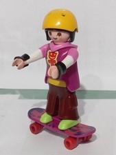 PLAYMOBIL FIGURINE FILLE