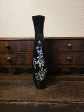 Vase en bois laqué et nacre