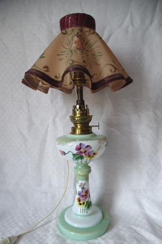 Ancienne lampe petrole - lampe, a