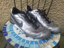 paire Baskets NIKE argenté