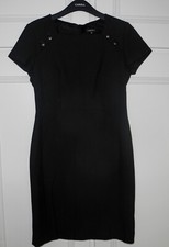 Robe noire CAROLL 40 manches courtes très chic superbes découpes, boutons épaule