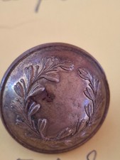 Bouton laiton couronne de laurier La Belle Jardinière Paris, début XXe s.