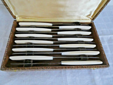12 COUTEAUX A FROMAGE EN IVOIRINE LAME INOX