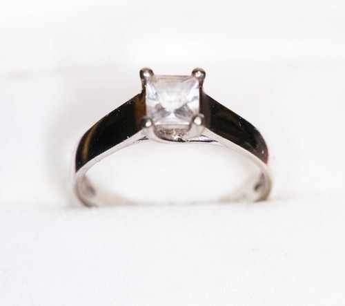 Bague en argent - ---,