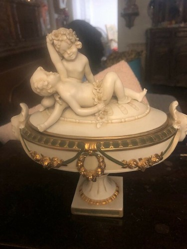 Ancien biscuit soupière sur - soupière,