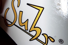 Suhr gold headstock waterslide - suhr,