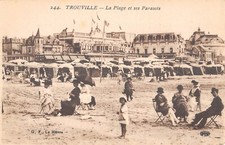 CPA 14 TROUVILLE LA PLAGE ET SES PARASOLS
