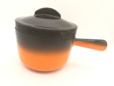 Caquelon à fondue vintage ancien en fonte émaillée orange et noir