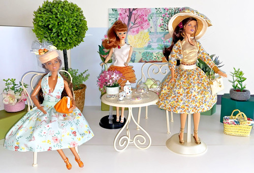 Barbie gold label - label, signature