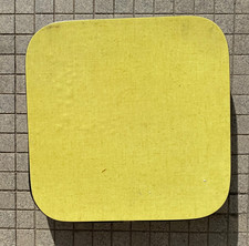 DESSOUS DE PLAT VINTAGE EN FORMICA JAUNE ANNÉES 60