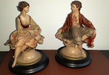 2 STATUES SCULPTURES POLYCHROMES COUPLE HOMME FEMME SUR ROCHERS