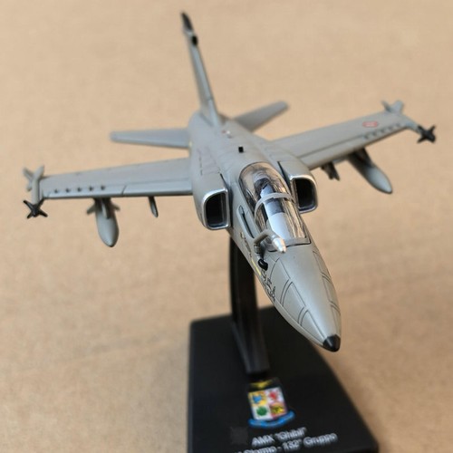 Maquette avion chasse à - de,