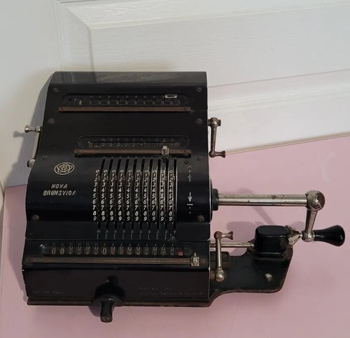 Ancienne machine calculer - machine,