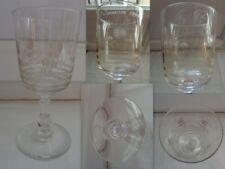 ANCIEN VERRE A PIED CRISTAL GRAVE "17 JANVIER 1899" MONOGRAMME "AC" DECOR FLEURS