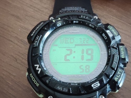 Montre noire solaire - , robuste