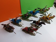 Lot de 8 cavaliers moyen-age STARLUX petite taille.