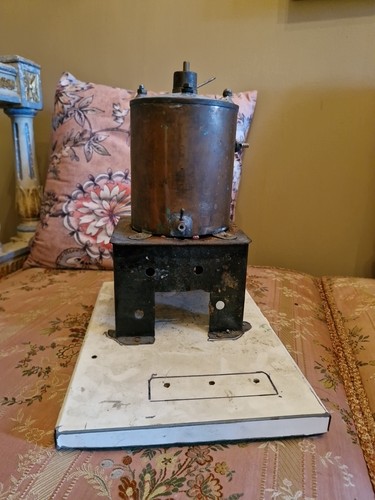Machine vapeur ancienne en - machine, À