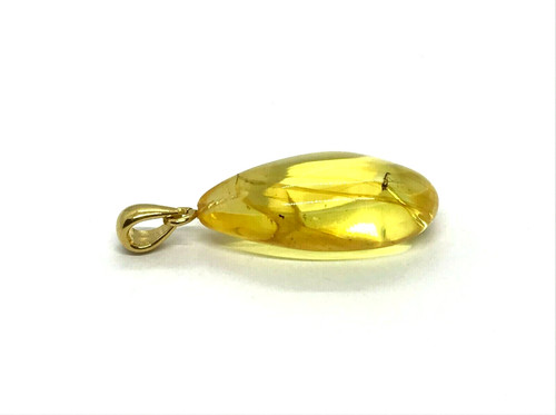 Pendentif insecte ambre