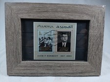Timbre-poste de Fujeira. Jacky et John Fitzgerald Kennedy Encadré Sous Verre 