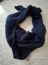 SCARF ou Chèche  BLEU MARINE  18% de LAINE  NEUF  Fait Main