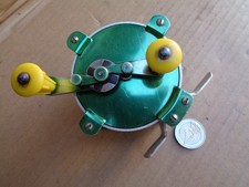 Moulinet de pêche rivière ancien , gros modèle seul marquage Made in France    .