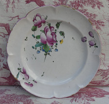 Assiette en faience fine