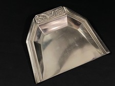 Pelle de table en métal