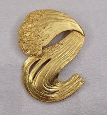 vintage metal broche plaqué or signé un jour ailleurs vague