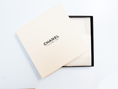 Chanel boîte foulard ou - chanel,