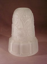 Tulipe art déco en verre moulé pressé signée Hettier et Vincent