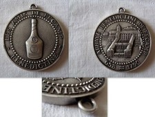 MEDAILLE AVEC ANNEAU ABBAYE LES AMIS DE FECAMP BENEDICTINE EN METAL